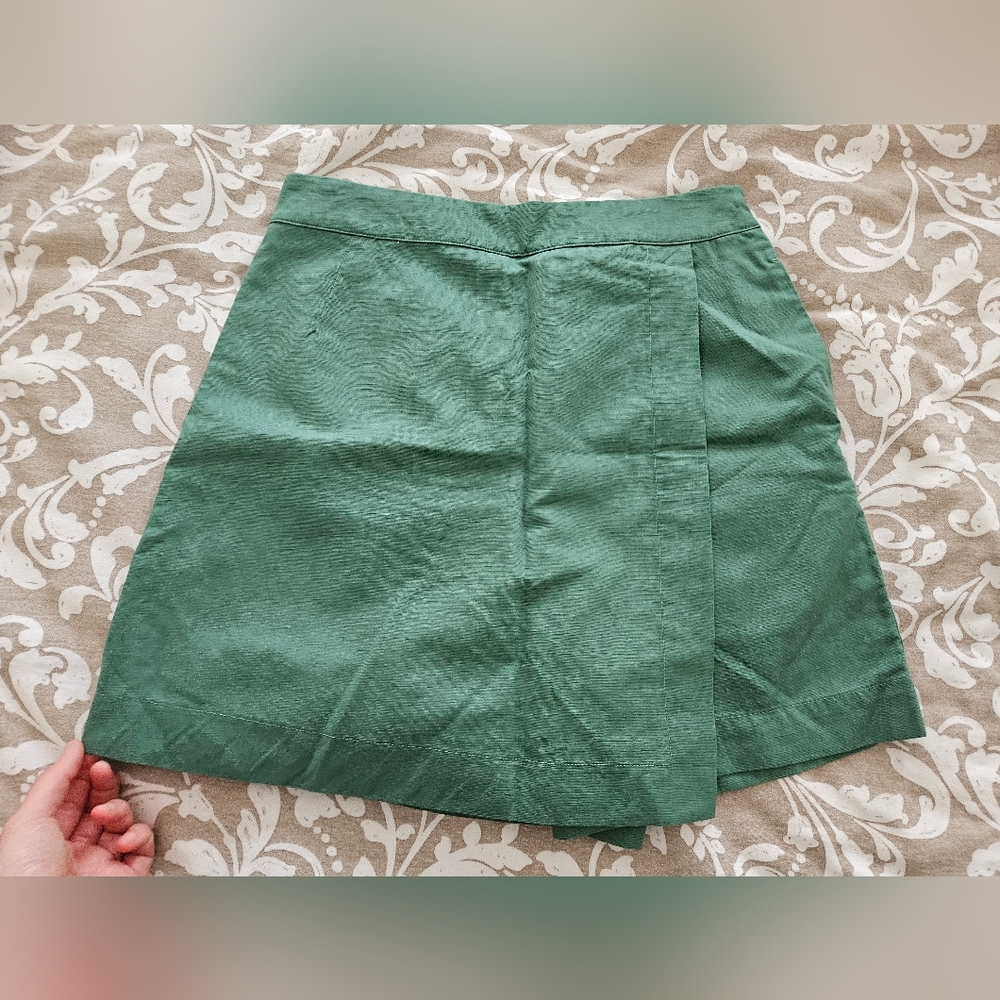 Uniqlo Green linen blend Skorts